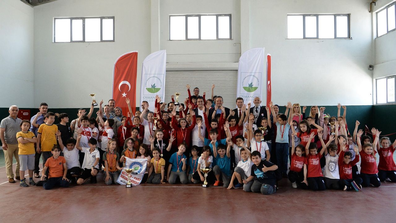 Bursa'da satranç tutkunları ödüllerine kavuştu