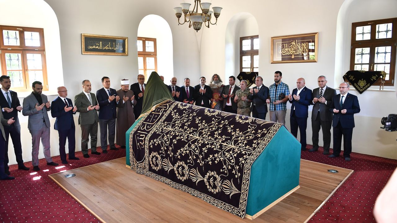 Sultan Murad, Kosova’da kabri başında anıldı