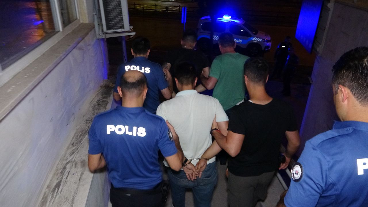 Bursa'da yaşlı kadının fark ettiği hırsızlar kıskıvrak yakalandı