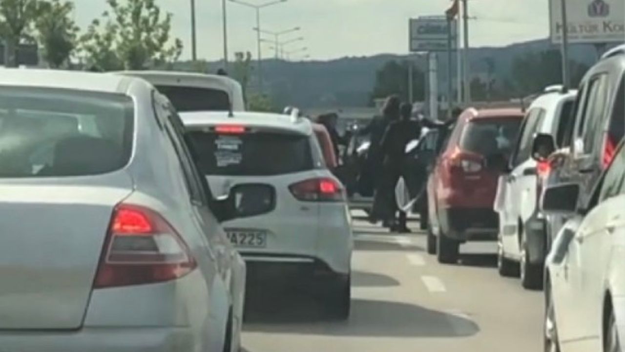 Bursa'da trafiği kapatan düğün konvoyuna haklı isyan