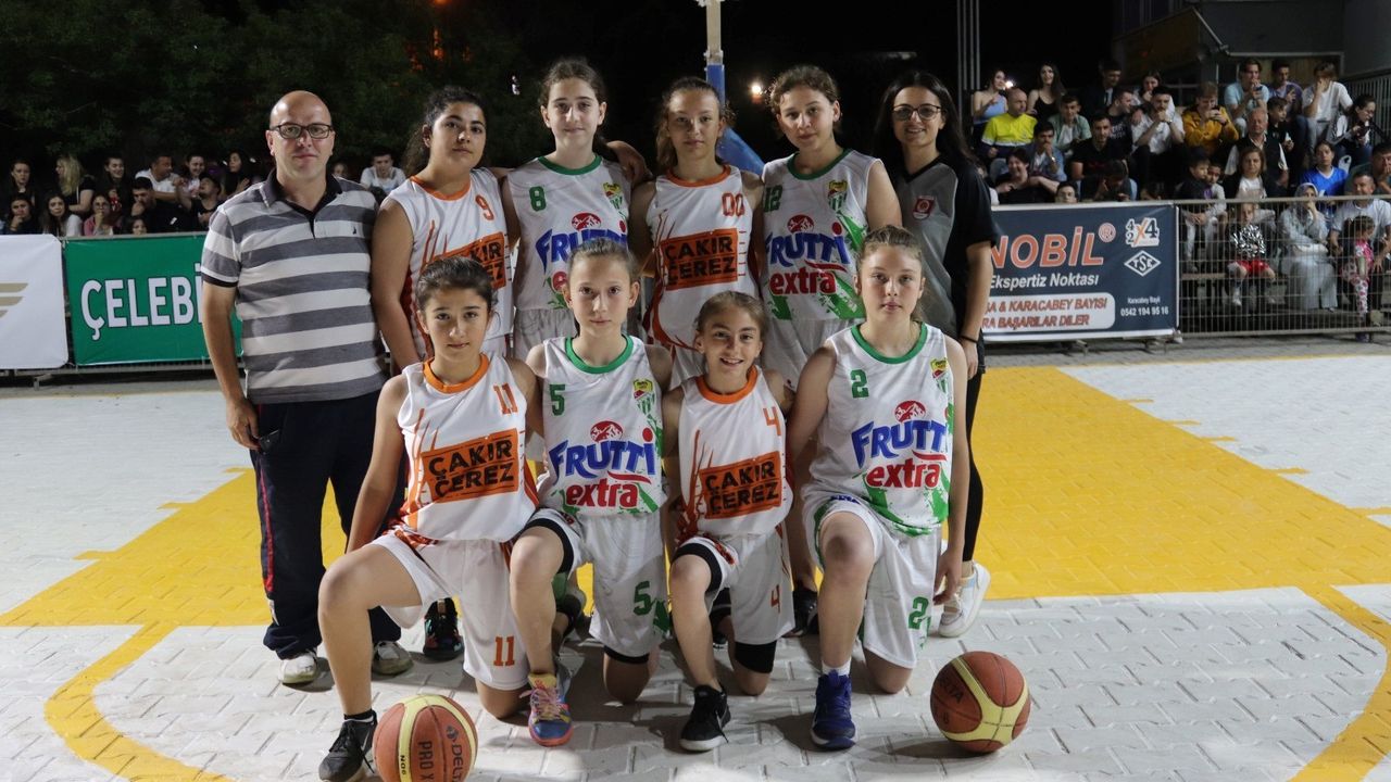 Bursa'da sokak basketbolu nefes kesti