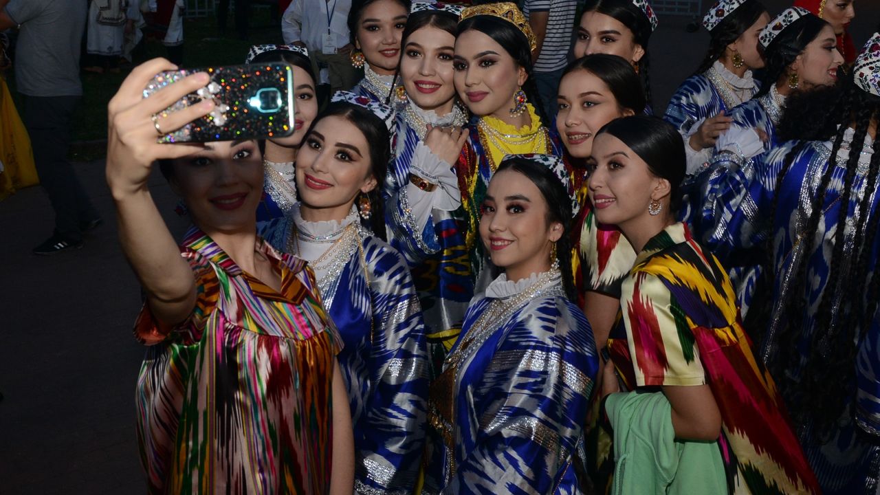 18 ülkeden dansçıların katıldığı Altın Karagöz coşkusu başladı