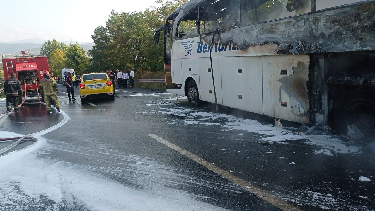 Bursa'da yolcu otobüsü alev alev yandı