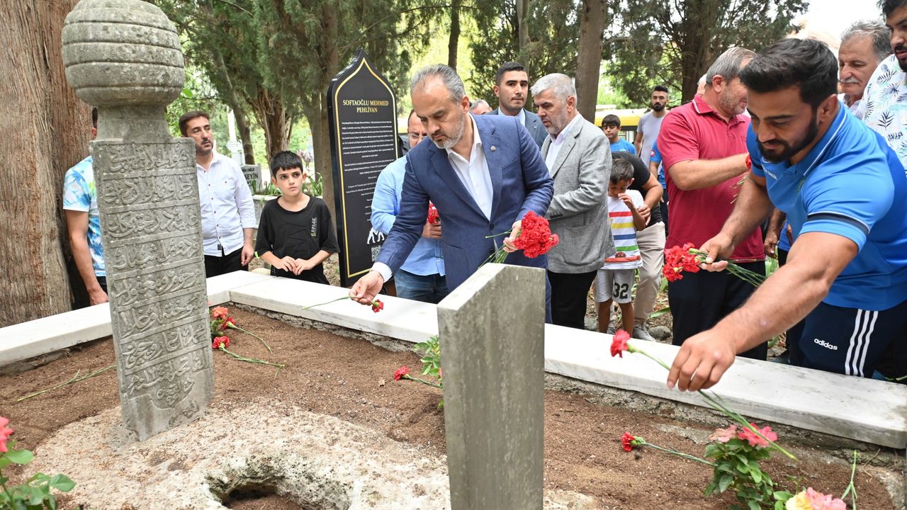 Softaoğlu Mehmed Pehlivan dualarla anıldı