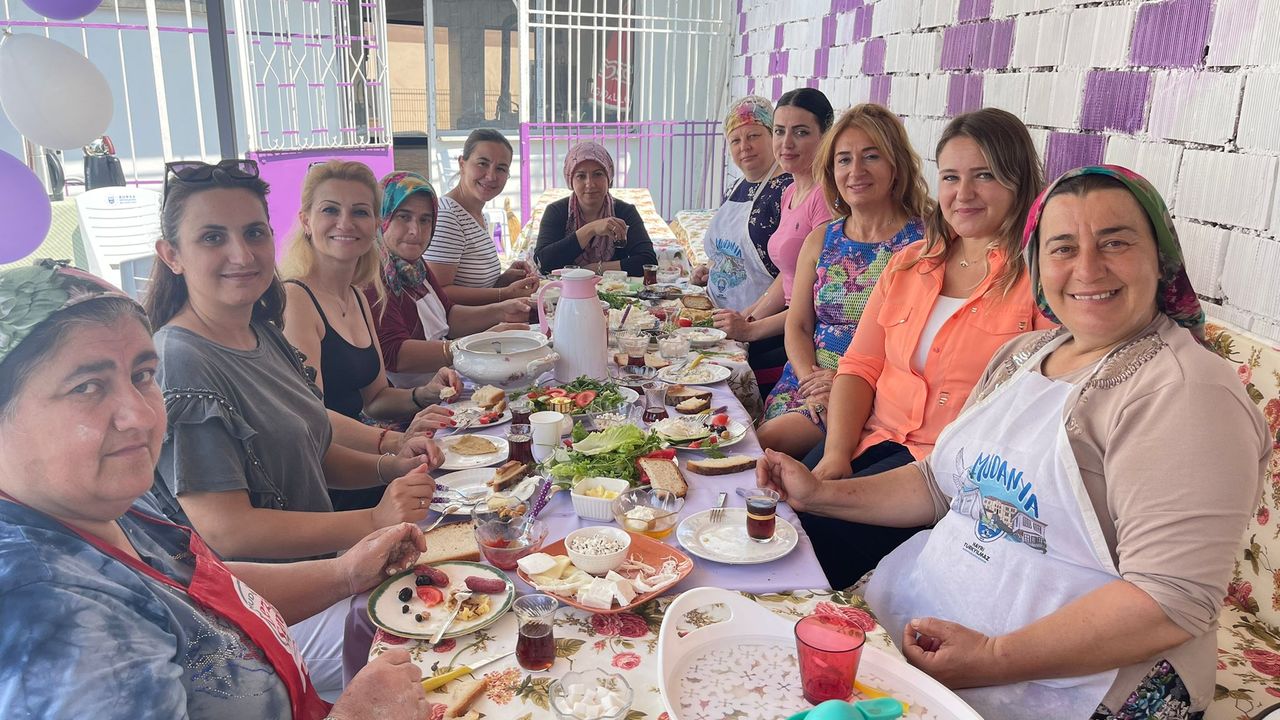 Türk Kadınlar Birliği Bursa Şubesi kahvaltı etkinliğinde bir araya geldi