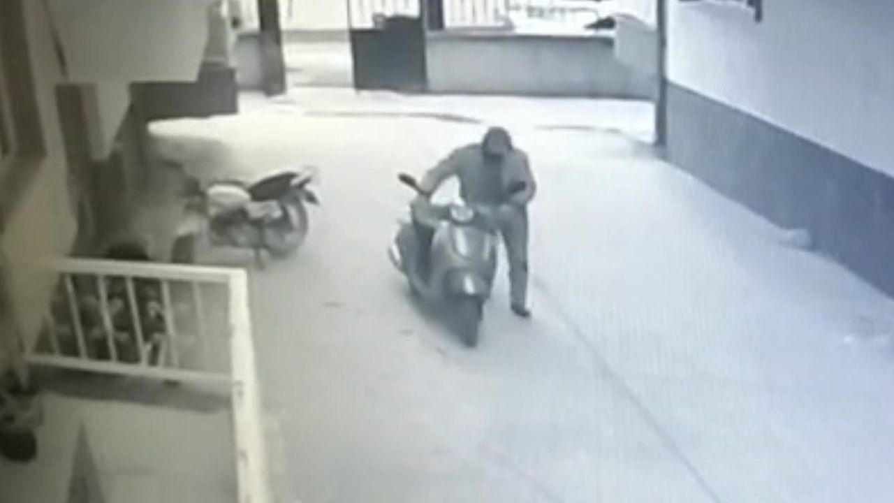 Bursa'da motosiklet hırsızı kamerada