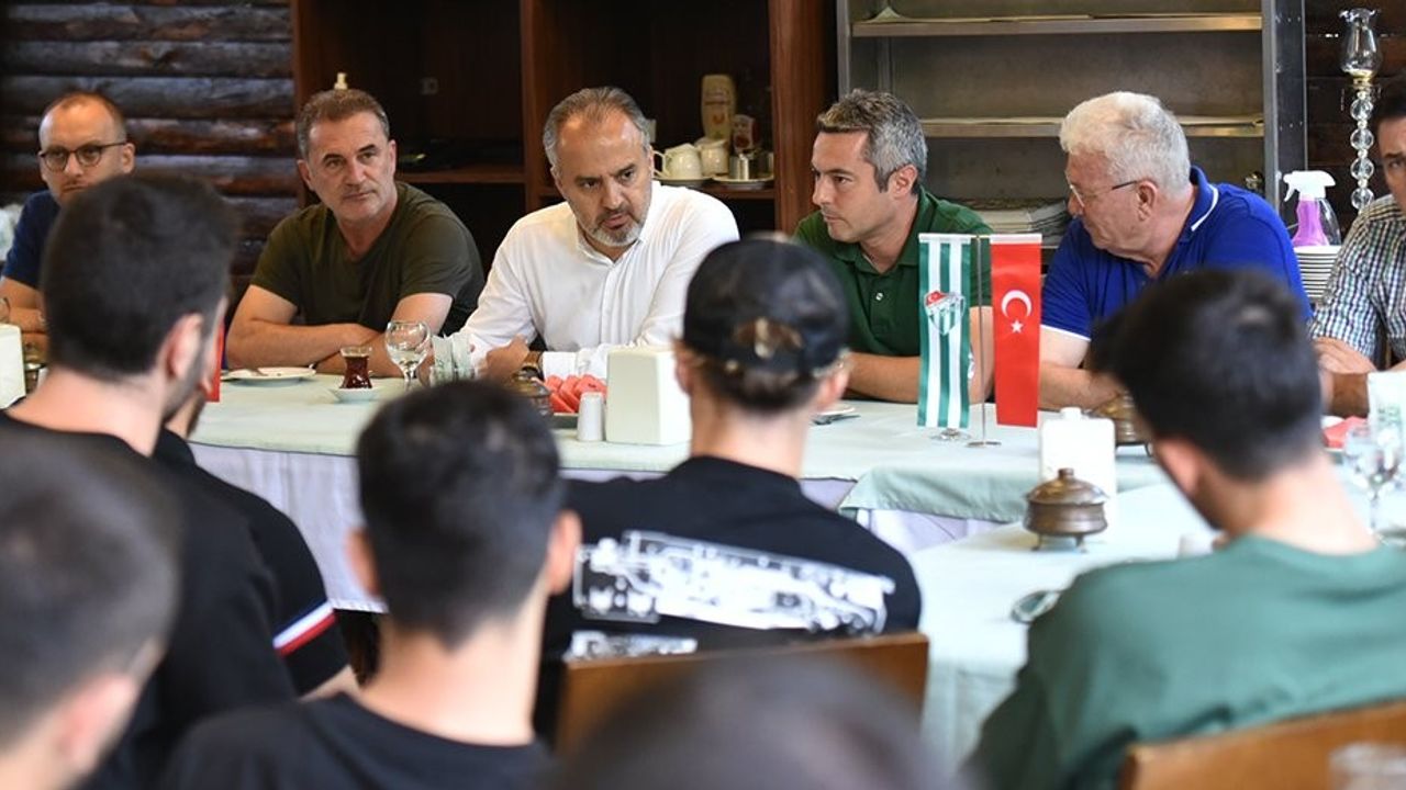 Bursaspor, Büyükşehir Belediye Başkanı Alinur Aktaş ile bir araya geldi