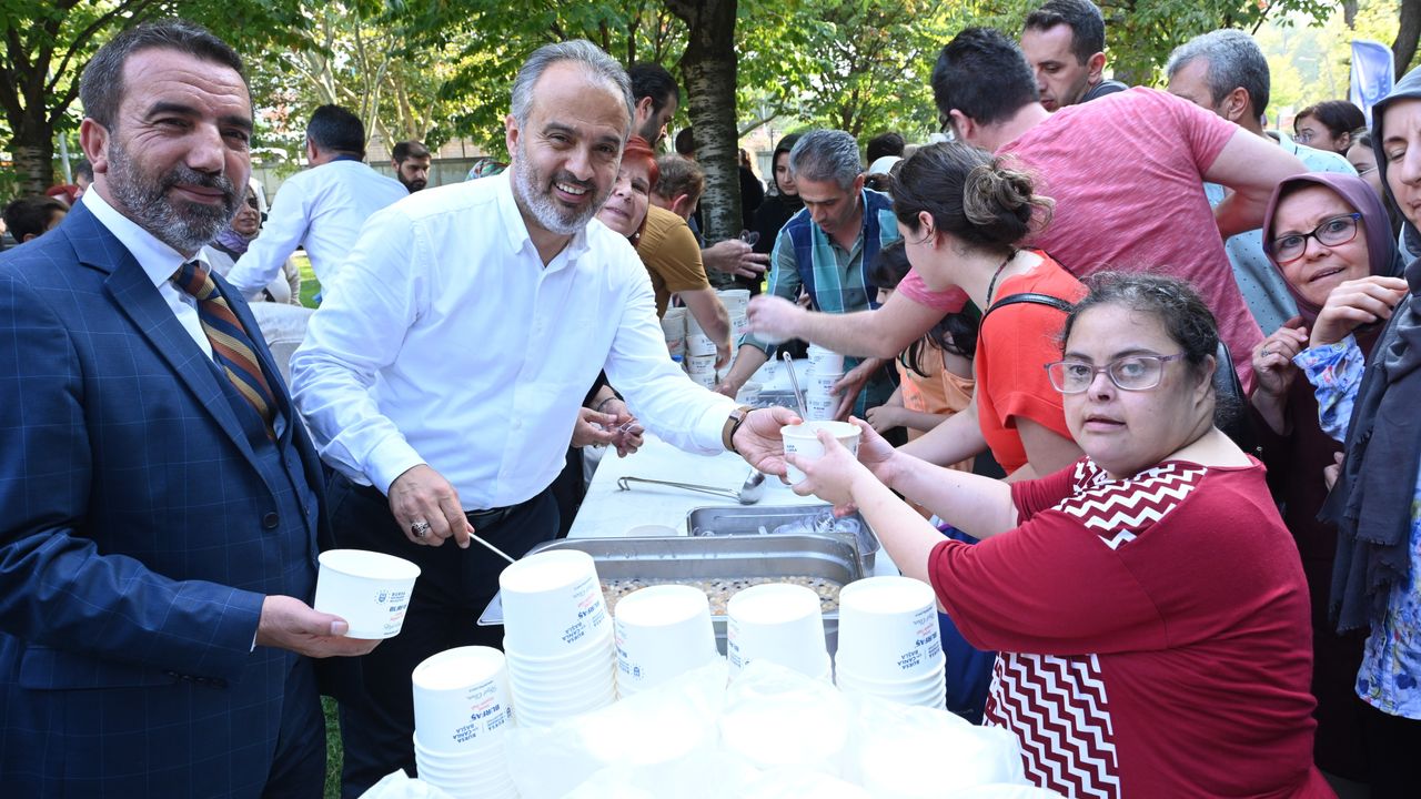 Bursa'da çölyak hastalarına glütensiz aşure