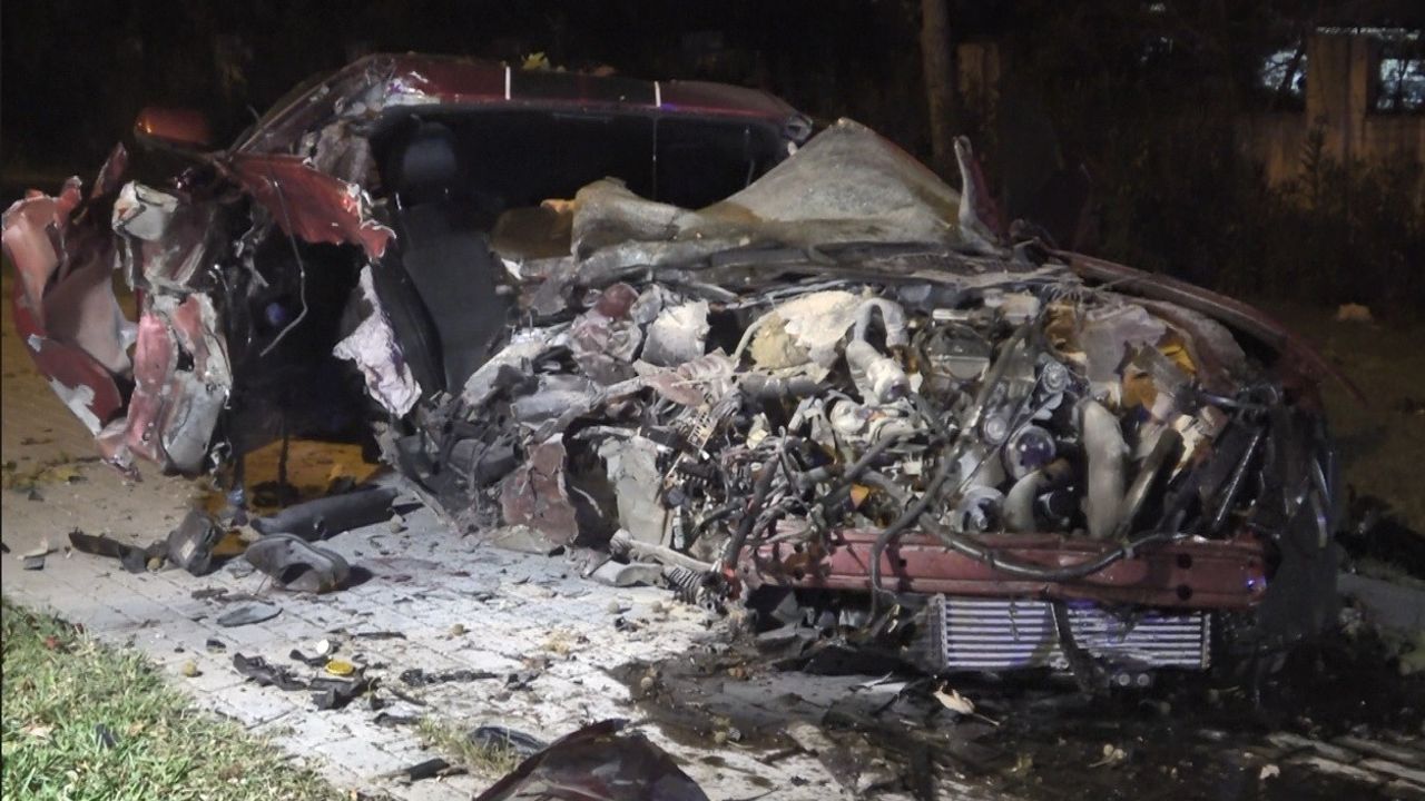Bursa'da otomobil ile kamyonetin çarpıştığı kazada ölü sayısı 2 oldu