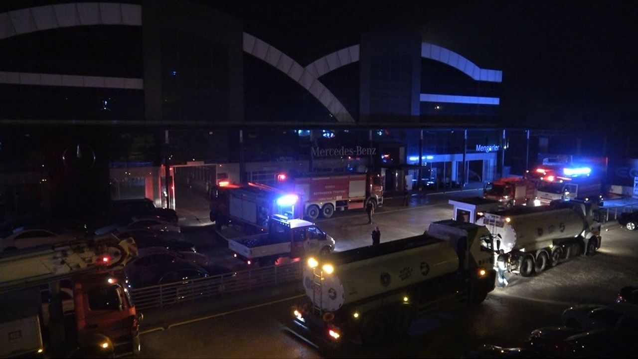 Bursa'da lüks araç firmasının bakım merkezinde yangın paniği