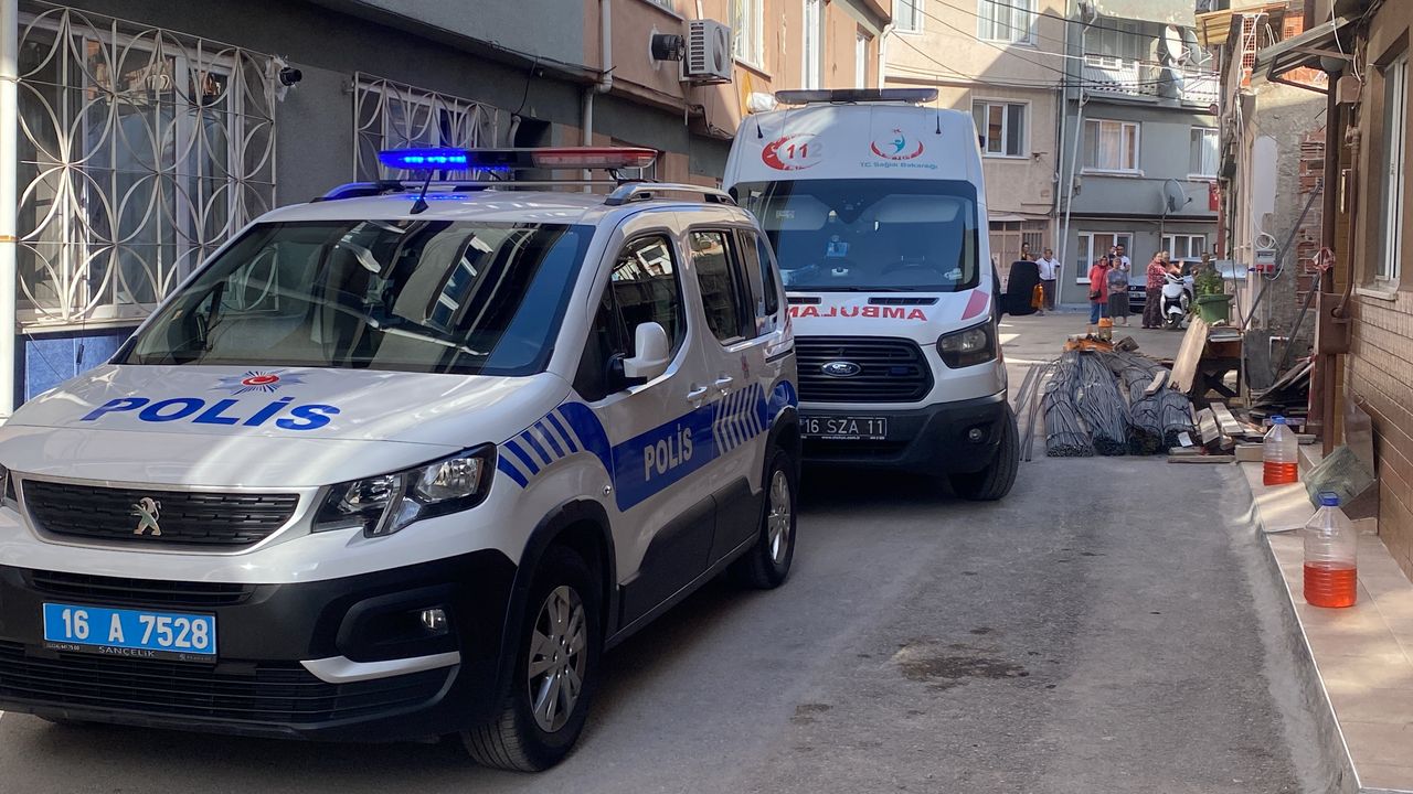 Bursa’da 3 katlı binada yangın: 1 kişi ağır yaralandı