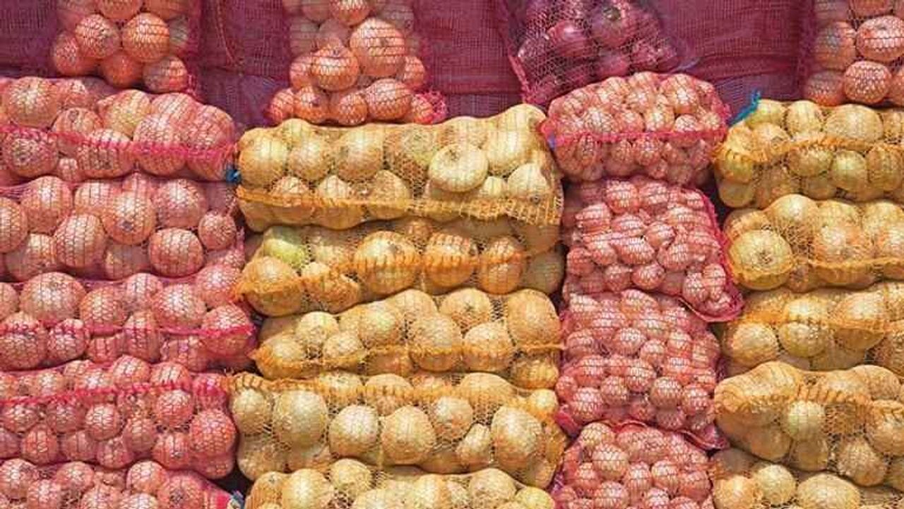 Üreticiler duyurdu: Sofralara ucuz patates ve soğan geliyor