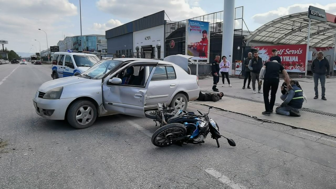 Bursa'da motosiklet ile otomobilin çarpıştı: 4 yaralı
