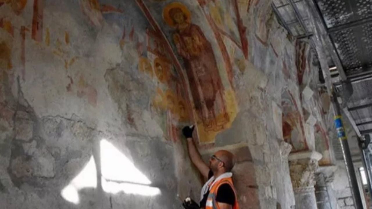 Aziz Nikolaos Anıt Müzesi'nde, 11. yüzyıldan duvar resimleri ortaya çıktı