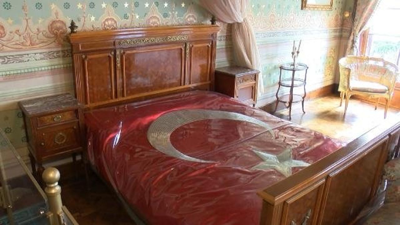 Atatürk'ün Dolmabahçe'deki odası 10 Kasım'a hazır