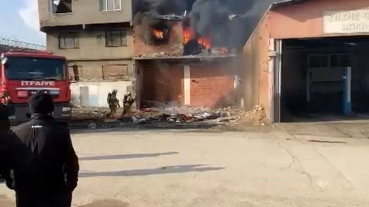 Bursa'da evin 2. katı alev alev yandı!