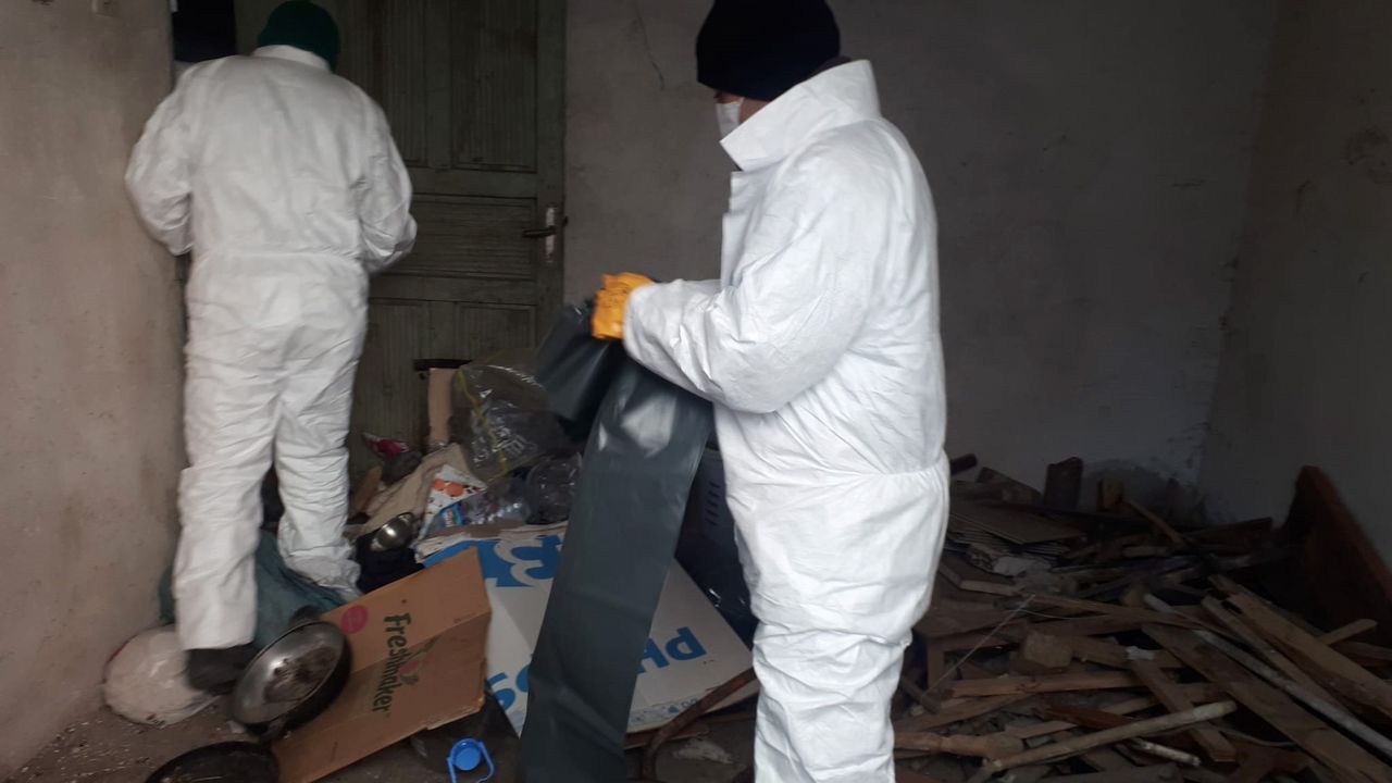 Osmangazi’de çöp ev temizlendi mahalleli nefes aldı