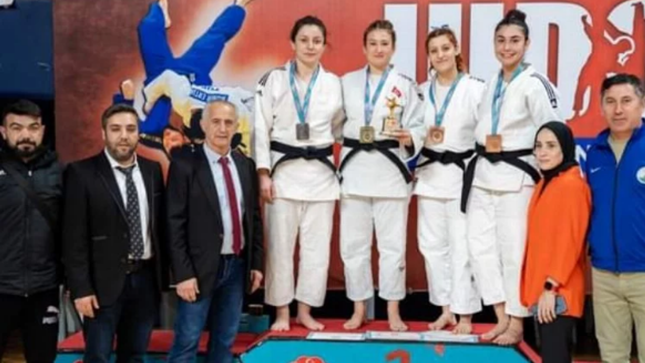 Bursa Osmangazili Judoculardan 3 madalya