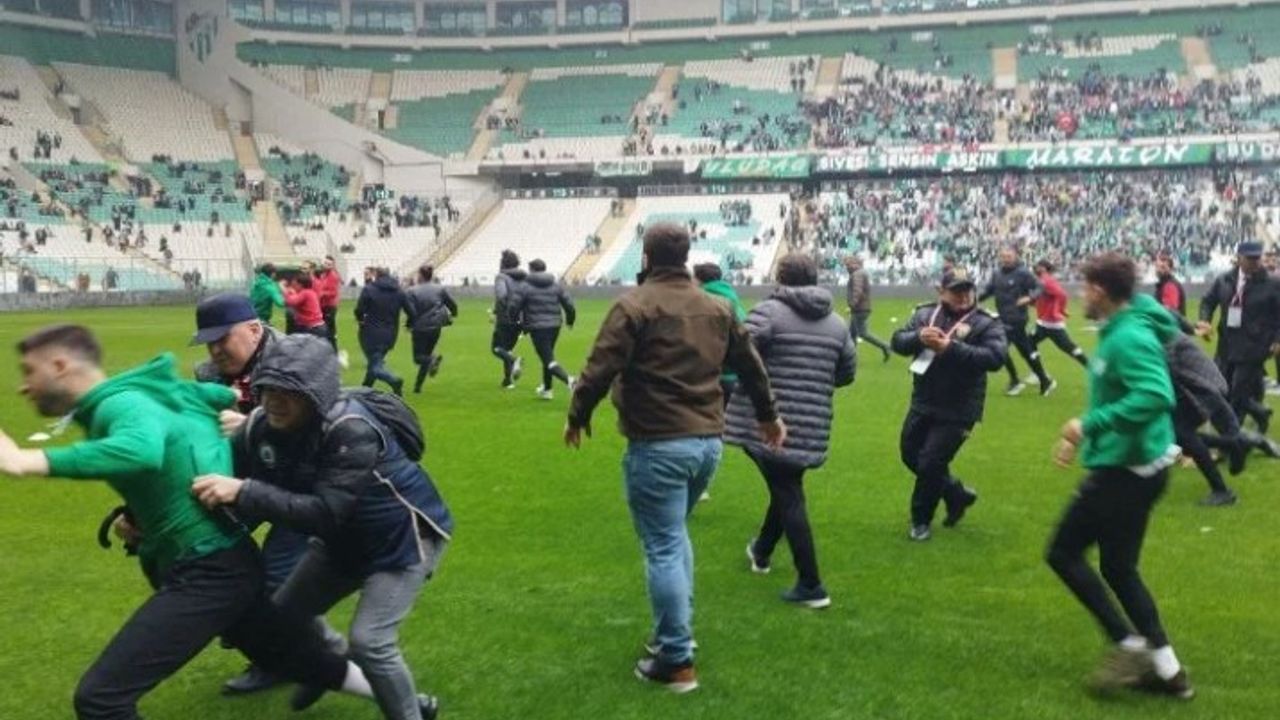Bursaspor - Amedspor maçı öncesi futbolcular arasında arbede