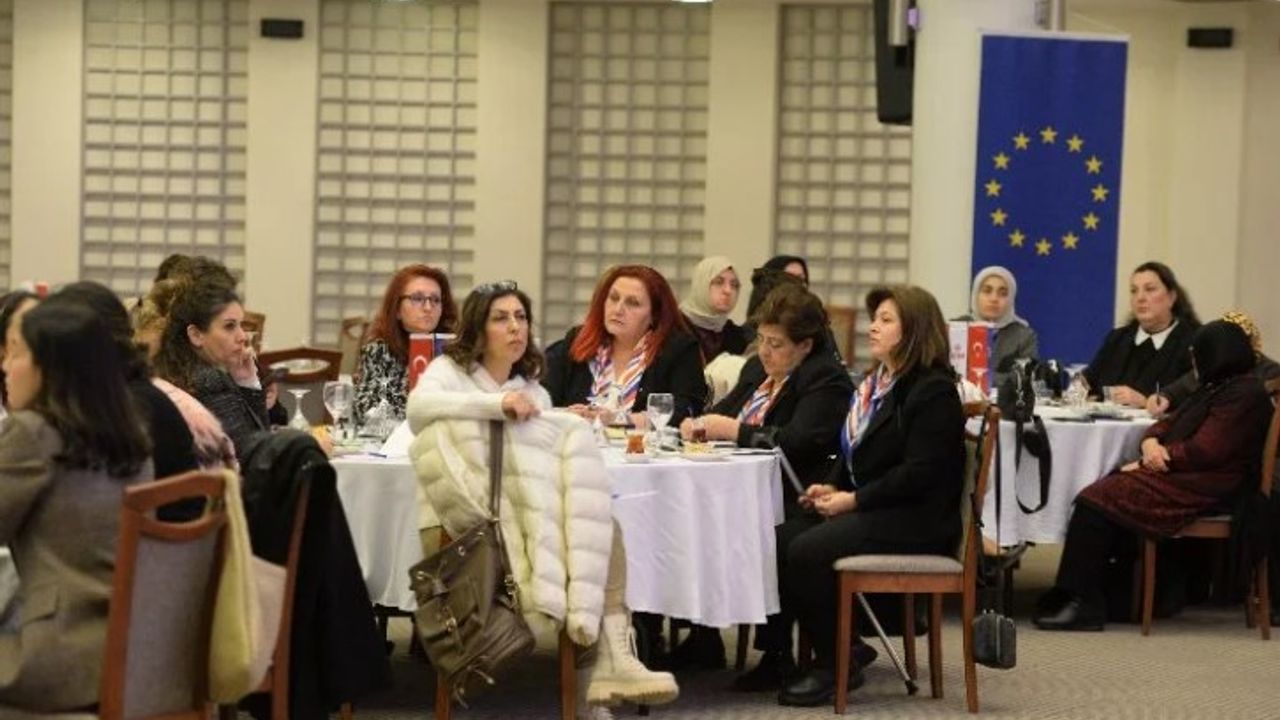 İş dünyası ve STK temsilcileri Bursa'da "Afet ve Kadın" panelinde buluştu