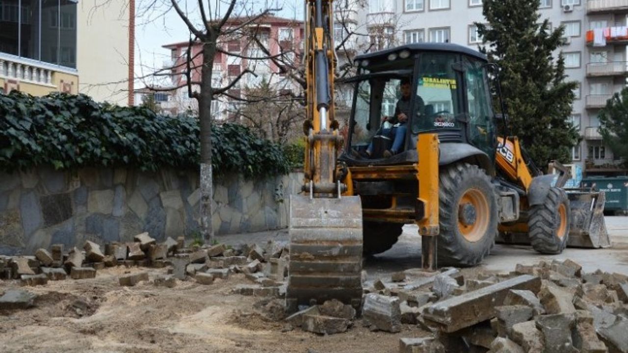 Bursa Orhangazi'de kaldırım çalışmaları sürüyor