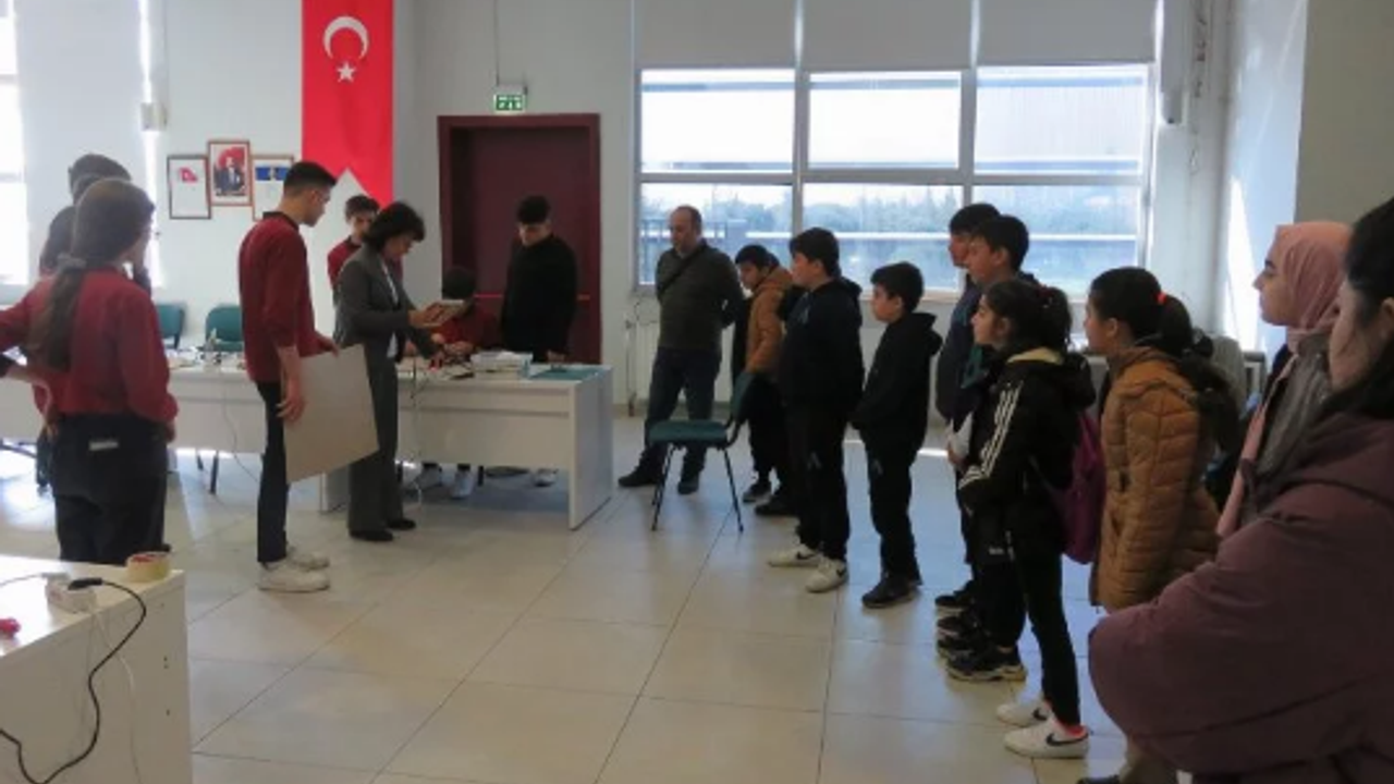 Bursa'da depremzede çocuklara bilim turu