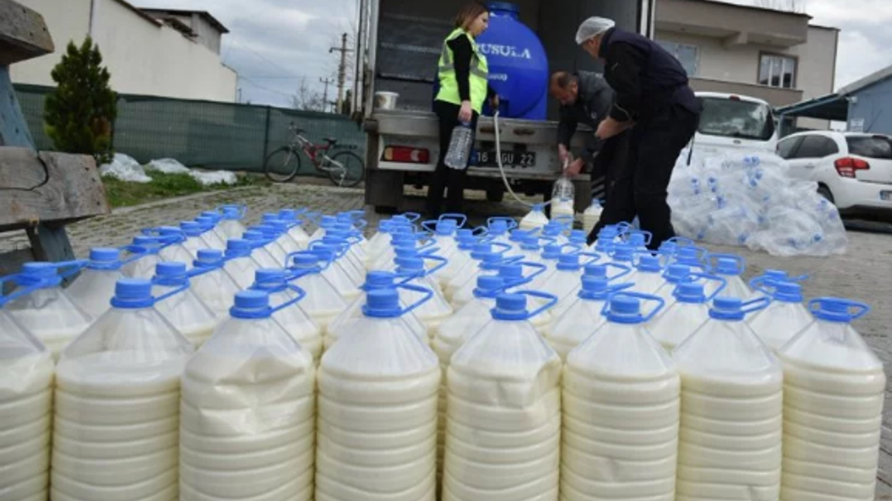 Bursa Mustafakemalpaşa’lı süt üreticilerinden depremzedelere destek
