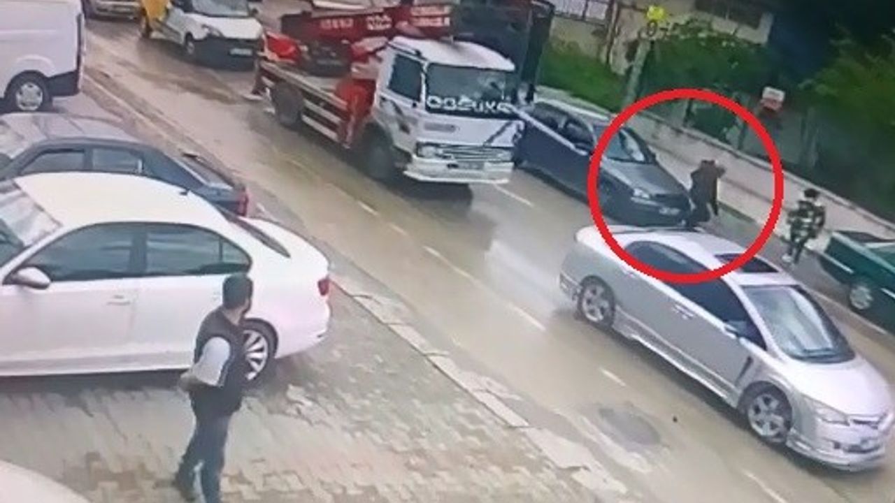 Bursa’da feci kaza! Otomobilin çarptığı yaya metrelerce sürüklendi