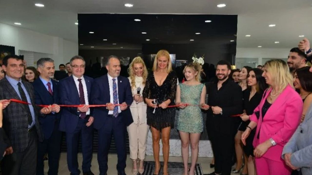 Bursa'da yıldızlı açılış
