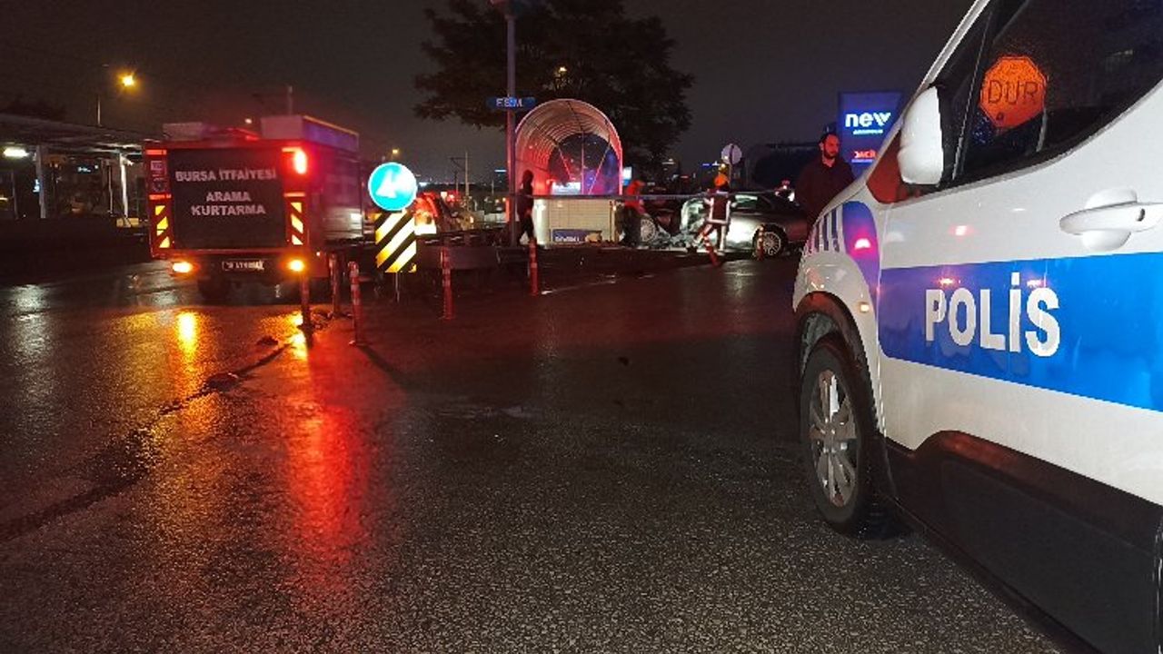 Bursa'da gece yarısı feci kaza : 3 ölü