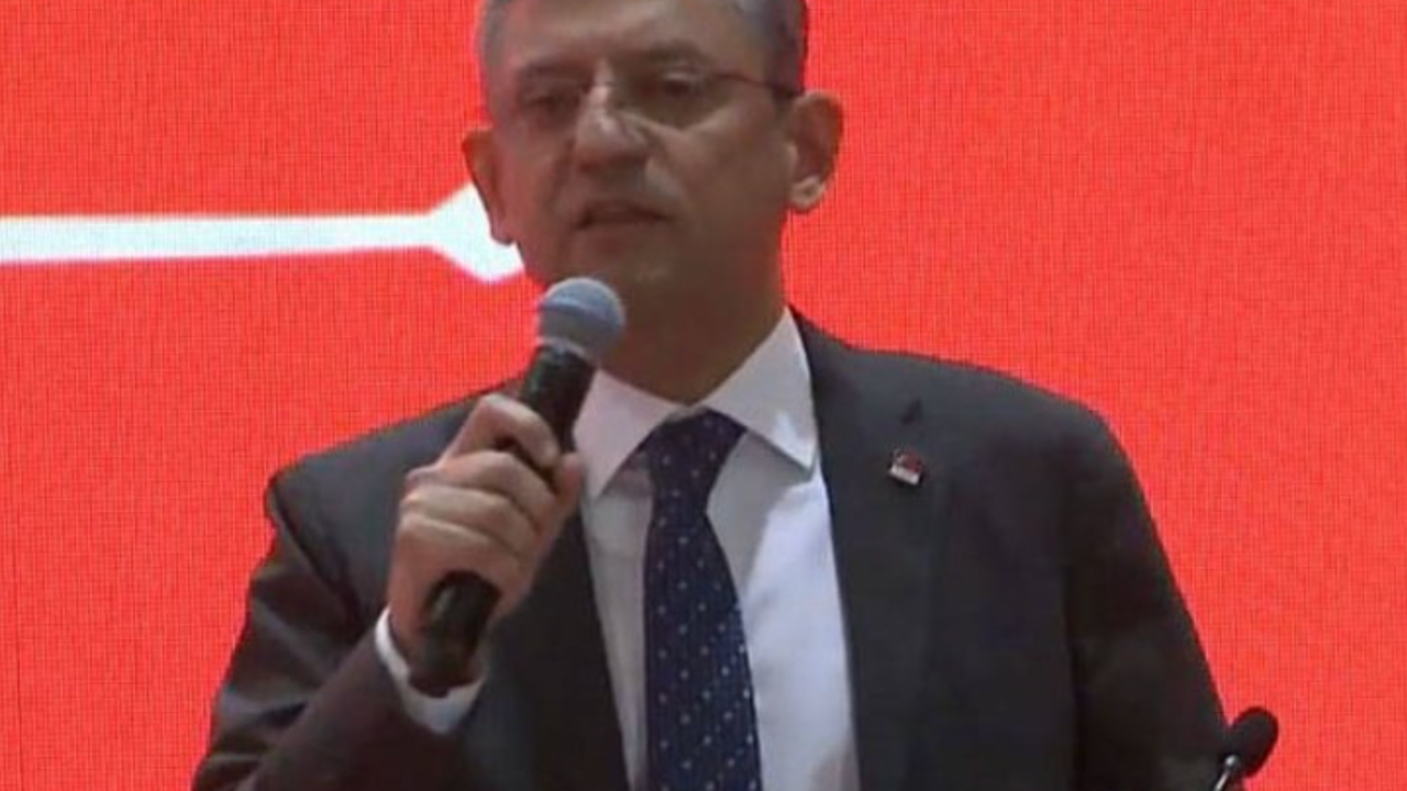 Özgür Özel'in konuşmasında Kılıçdaroğlu sloganı