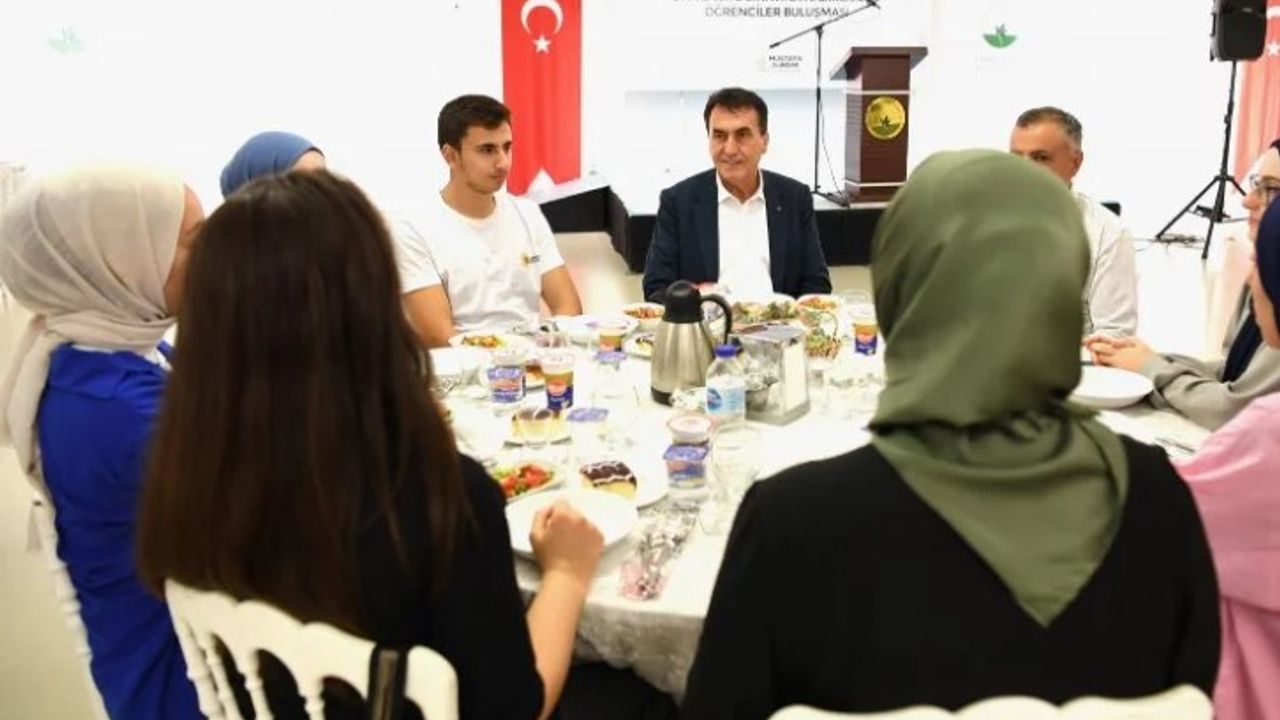 Osmangazi Belediye Başkanı Dündar öğrencilerle buluştu