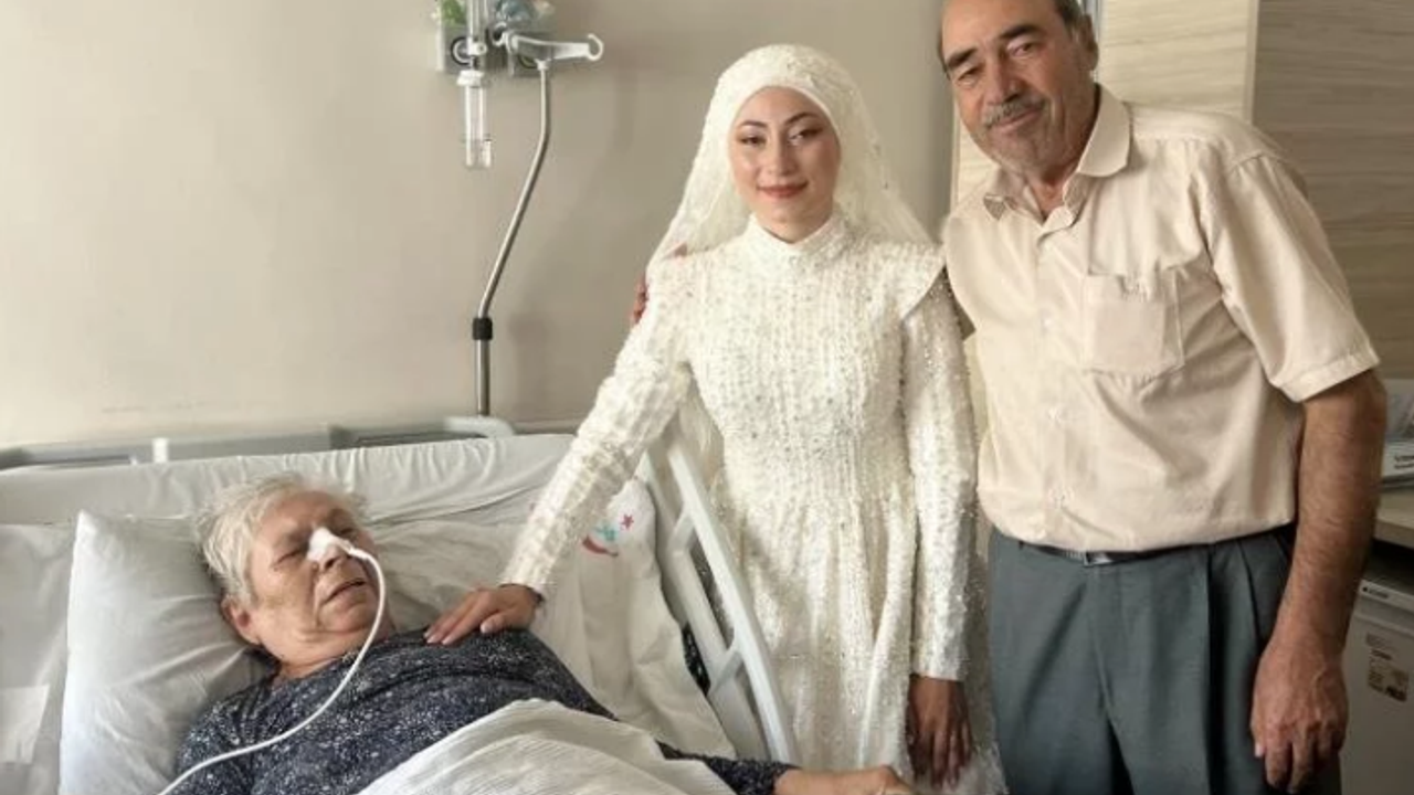 Bursa'da hasta babaannesini hastanede gelinlik ile ziyaret etti