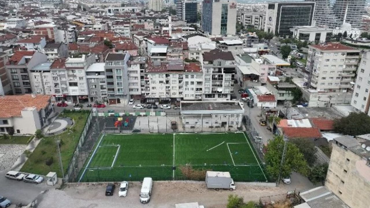 Bursa'da futbol sahaları yenileniyor