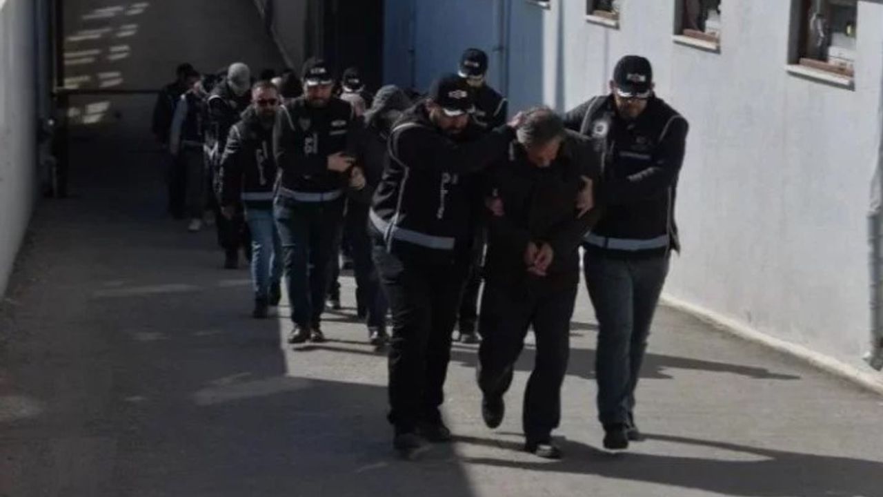 Bursa’da aranan şahıslara operasyon: 23 gözaltı