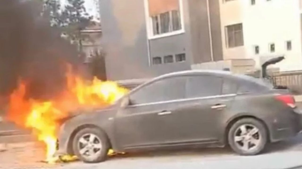 Bursa'da seyir halindeki otomobil cayır cayır yandı!