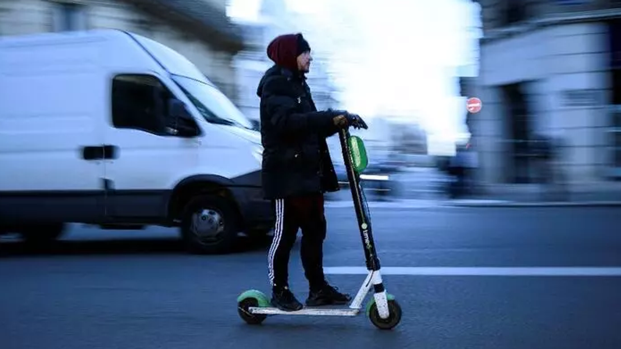 Avrupa'da bir ilk: Paris'te son elektrikli scooter kaldırıldı