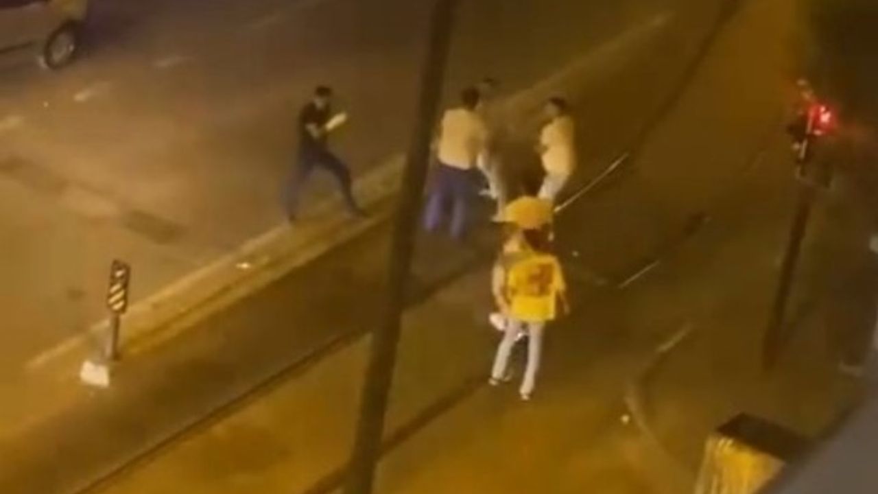 Bursa’da sokak ortasında tekme tokat kavga!