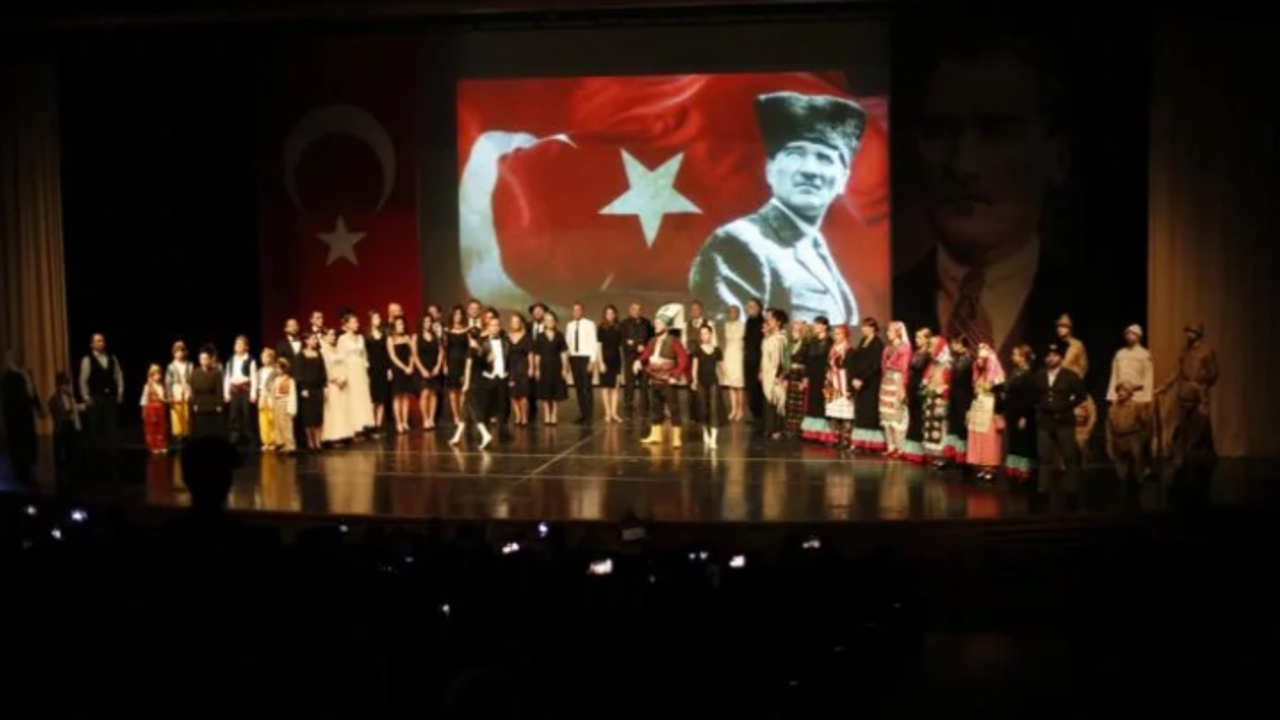 Bursa'da "İz" gösterisi Atatürk'ün hatıralarını yaşatıyor