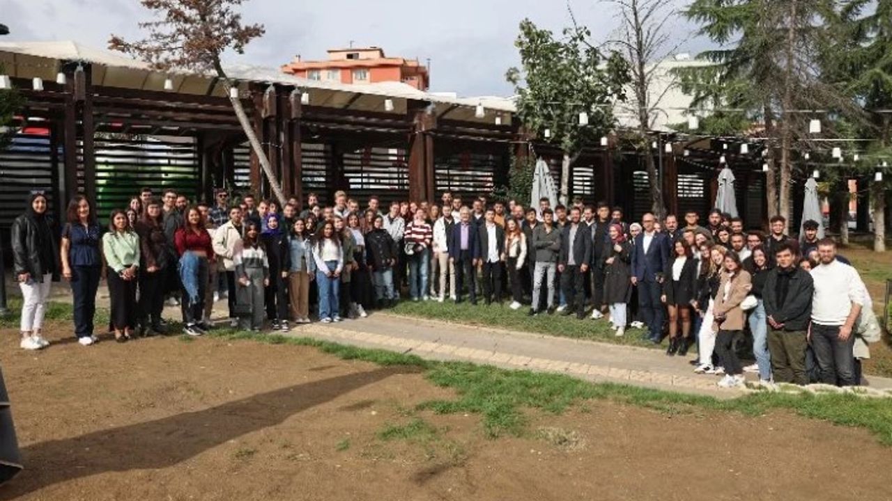 Başkan Turgay Erdem Bursa'da üniversite öğrencileriyle buluştu