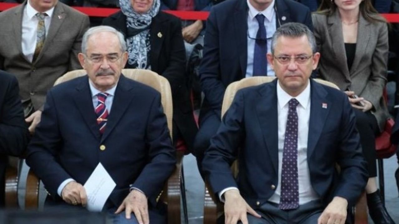 CHP lideri Özel duyurdu! Büyükerşen'e yeni görev