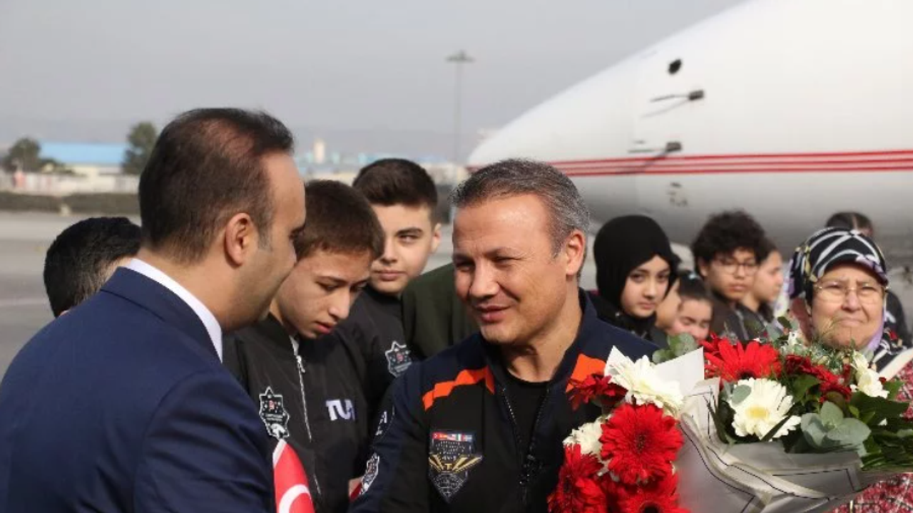Türk Astronot Alper Gezeravcı yurda döndü!
