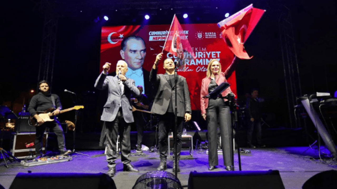 Cumhuriyet coşkusu, Kubat ile zirve yaptı