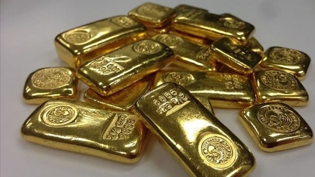 Altın zirveden geri döndü