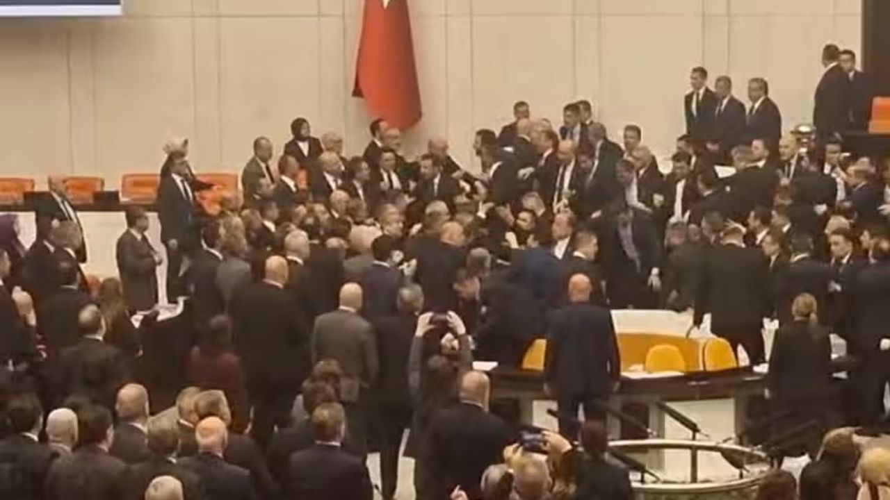 Meclis’te yemin kavgası!