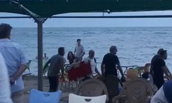 Bursa'da deniz kenarında sandalyeli kavga kameralarda