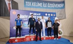 Ümit Genç ve U21 Türkiye Karate Şampiyonası'nda Bursa Büyükşehir Belediyesporlu karatecilerden 5 madalya