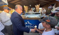 TBMM Başkanı Şentop Maraş dondurması dağıttı