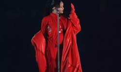 Hamile Rihanna belirginleşen karnıyla görüntülendi!