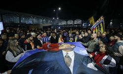 Galatasaray ve Fenerbahçe yurda döndü!